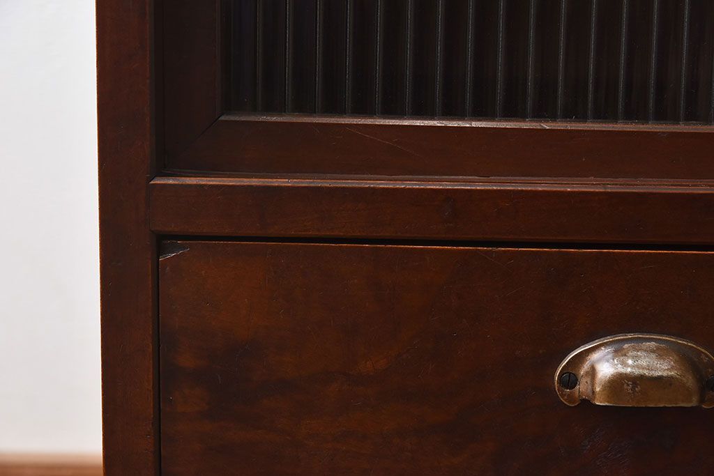 アンティーク家具　和製アンティーク　モールガラスがおしゃれなキャビネット(収納棚、戸棚、本箱)