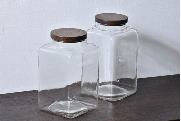 アンティーク雑貨　和製アンティーク　木製の蓋が魅力的なガラスビン(ガラス瓶、角瓶)2個セット