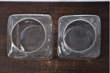 アンティーク雑貨　和製アンティーク　木製の蓋が魅力的なガラスビン(ガラス瓶、角瓶)2個セット