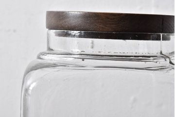 アンティーク雑貨　和製アンティーク　木製の蓋が魅力的なガラスビン(ガラス瓶、角瓶)2個セット