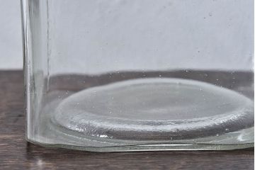 アンティーク雑貨　和製アンティーク　木製の蓋が魅力的なガラスビン(ガラス瓶、角瓶)2個セット