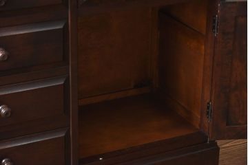 中古　北海道民芸家具　シックな雰囲気漂う大きな重ね食器棚(カップボード、収納棚)