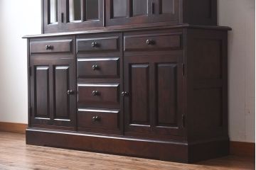 中古　北海道民芸家具　シックな雰囲気漂う大きな重ね食器棚(カップボード、収納棚)