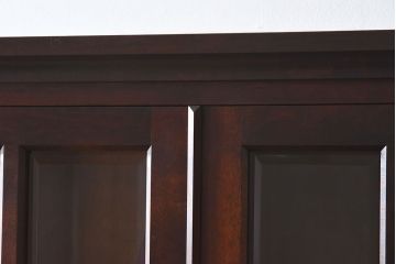 中古　北海道民芸家具　シックな雰囲気漂う大きな重ね食器棚(カップボード、収納棚)