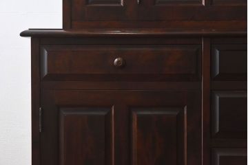 中古　北海道民芸家具　シックな雰囲気漂う大きな重ね食器棚(カップボード、収納棚)