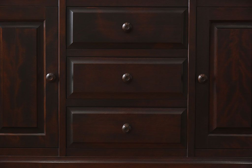 中古　北海道民芸家具　シックな雰囲気漂う大きな重ね食器棚(カップボード、収納棚)