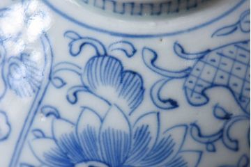 江戸時代後期　伊万里焼　線描染付　蓋茶碗2客セット