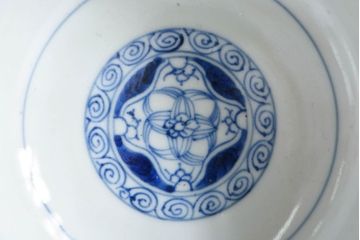 江戸期　大明成化年製　古伊万里　赤絵南蛮図染付　蓋茶碗