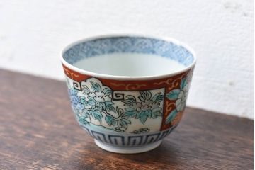 古民具・骨董　江戸期　華やかな古伊万里色絵染付　蕎麦猪口(湯呑、向付)(1)