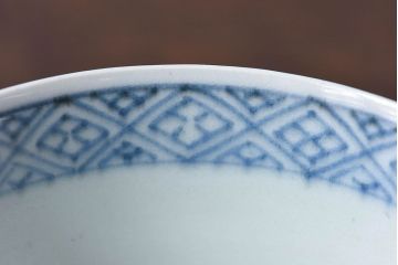 古民具・骨董　江戸期　華やかな古伊万里色絵染付　蕎麦猪口(湯呑、向付)(1)