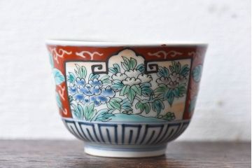 古民具・骨董　江戸期　華やかな古伊万里色絵染付　蕎麦猪口(湯呑、向付)(2)