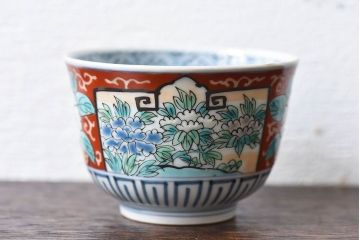 古民具・骨董　江戸期　華やかな古伊万里色絵染付　蕎麦猪口(湯呑、向付)(2)
