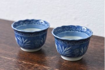江戸期　かわいらしいフォルムの伊万里焼　染付　湯呑(向付・蕎麦猪口)2客セット