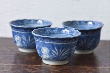 江戸期　かわいらしいフォルムの伊万里焼　染付　湯呑(向付・蕎麦猪口)3客セット