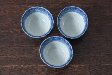 江戸期　かわいらしいフォルムの伊万里焼　染付　湯呑(向付・蕎麦猪口)3客セット