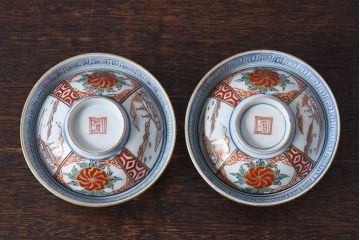 古民具・骨董　江戸期　華やかな古伊万里色絵染付　蓋つき茶碗(2客セット)
