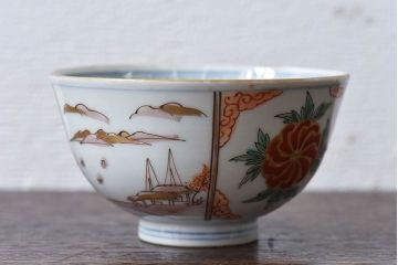古民具・骨董　江戸期　華やかな古伊万里色絵染付　蓋つき茶碗(2客セット)