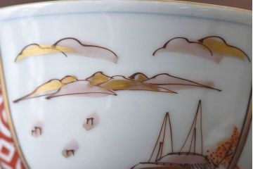 古民具・骨董　江戸期　華やかな古伊万里色絵染付　蓋つき茶碗(2客セット)