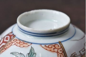 古民具・骨董　江戸期　華やかな古伊万里色絵染付　蓋つき茶碗(2客セット)