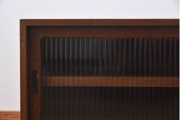 レトロ家具　昭和レトロ　モールガラス戸の小振りなローボード(収納棚・戸棚)