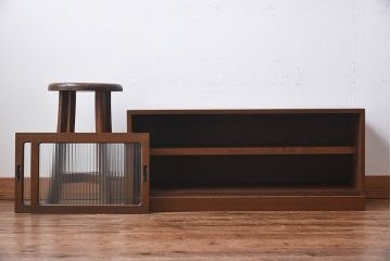 レトロ家具　昭和レトロ　モールガラス戸の小振りなローボード(収納棚・戸棚)