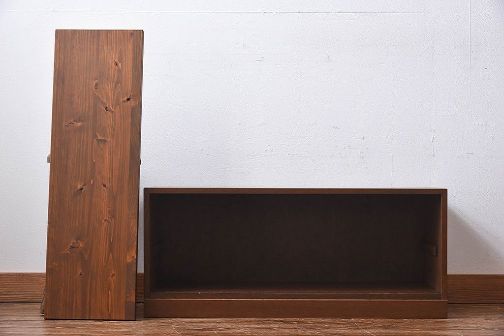 レトロ家具　昭和レトロ　モールガラス戸の小振りなローボード(収納棚・戸棚)