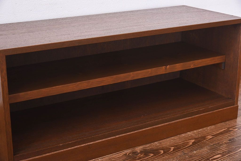 レトロ家具　昭和レトロ　モールガラス戸の小振りなローボード(収納棚・戸棚)