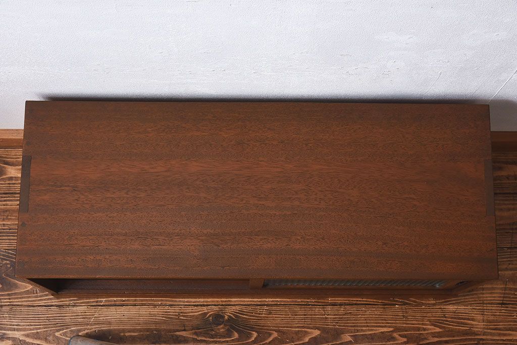 レトロ家具　昭和レトロ　モールガラス戸の小振りなローボード(収納棚・戸棚)