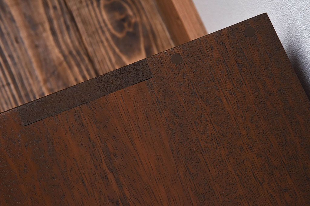 レトロ家具　昭和レトロ　モールガラス戸の小振りなローボード(収納棚・戸棚)