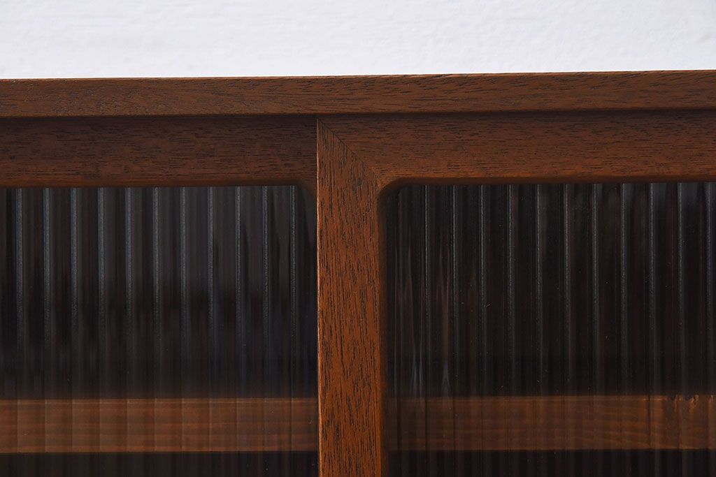 レトロ家具　昭和レトロ　モールガラス戸の小振りなローボード(収納棚・戸棚)