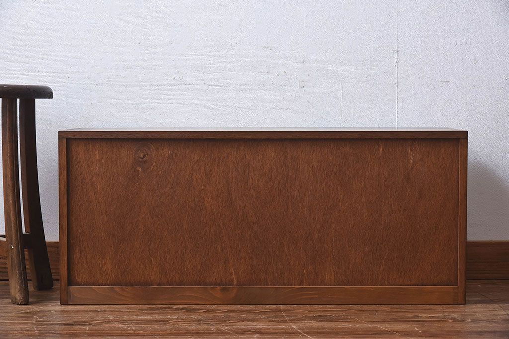 レトロ家具　昭和レトロ　モールガラス戸の小振りなローボード(収納棚・戸棚)