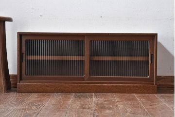 アンティーク家具　和製アンティーク　モールガラス入り　古材の質感が味わい深いローボード(戸棚、収納棚)