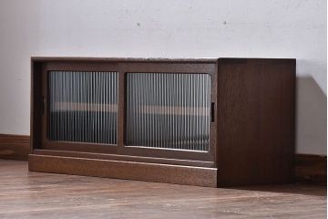 アンティーク家具　和製アンティーク　モールガラス入り　古材の質感が味わい深いローボード(戸棚、収納棚)