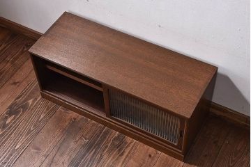 アンティーク家具　和製アンティーク　モールガラス入り　古材の質感が味わい深いローボード(戸棚、収納棚)