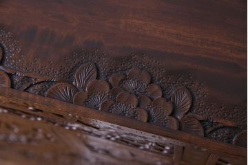 中古　伝統工芸軽井沢彫り　上質な洋服タンス(衣装箪笥、収納棚)