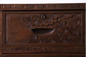 中古　伝統工芸軽井沢彫り　上質な洋服タンス(衣装箪笥、収納棚)