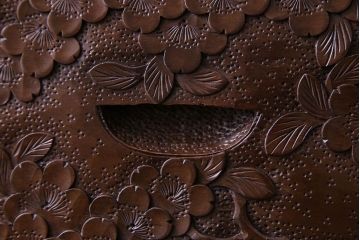 中古　伝統工芸軽井沢彫り　上質な洋服タンス(衣装箪笥、収納棚)