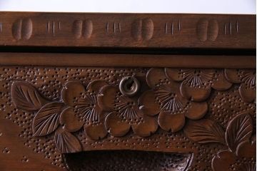中古　伝統工芸軽井沢彫り　上質な洋服タンス(衣装箪笥、収納棚)