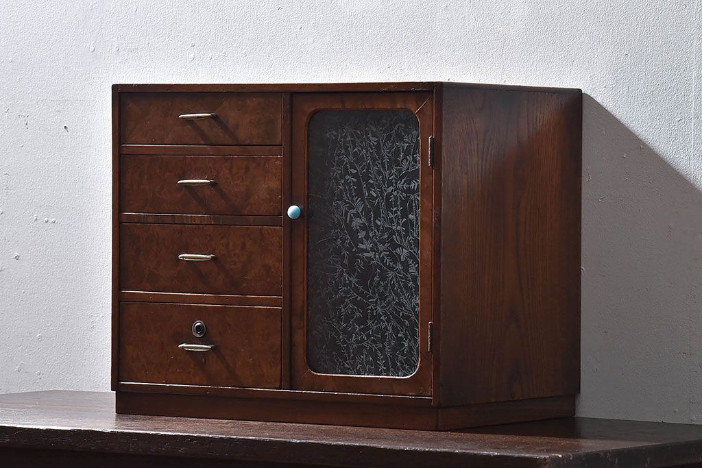 レトロ家具　昭和レトロ　結霜ガラスがおしゃれな扉付き小引き出し(小物収納)