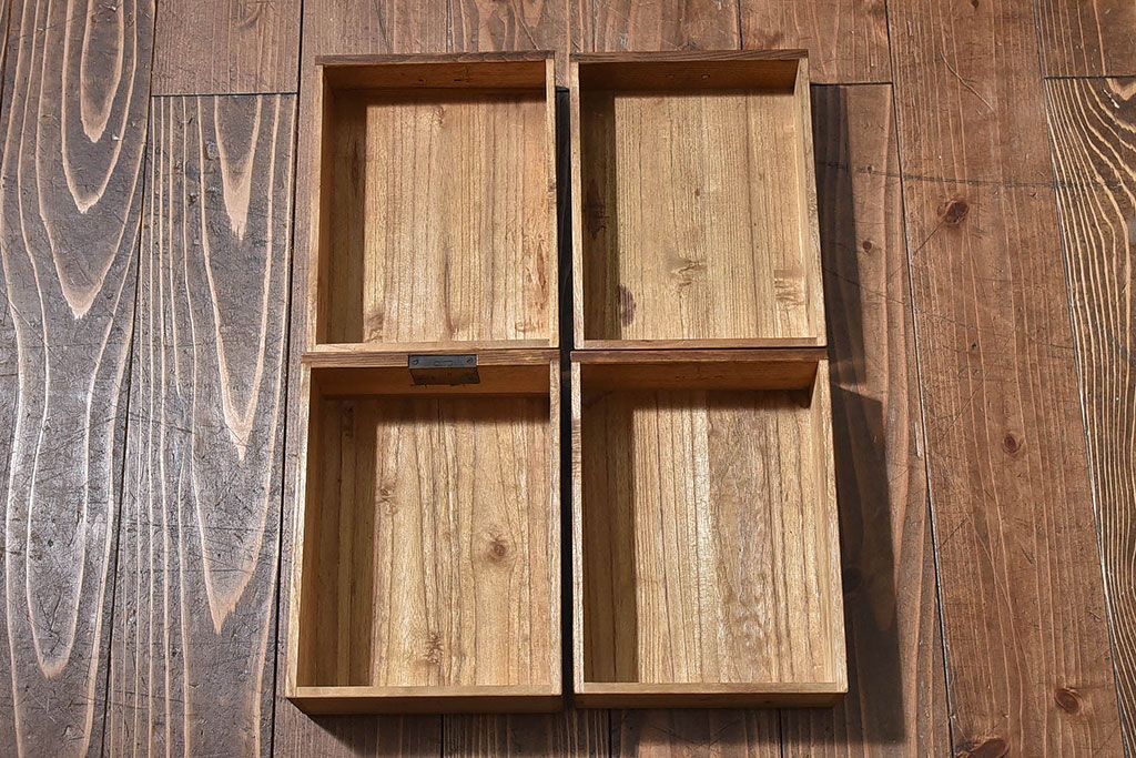 レトロ家具　昭和レトロ　結霜ガラスがおしゃれな扉付き小引き出し(小物収納)