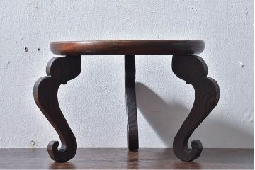 アンティーク雑貨　和製アンティーク　木目と質感が味わい深い総ケヤキ材の花台(飾り台)