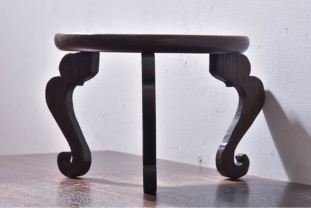 アンティーク雑貨　和製アンティーク　木目と質感が味わい深い総ケヤキ材の花台(飾り台)