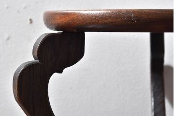 アンティーク雑貨　和製アンティーク　木目と質感が味わい深い総ケヤキ材の花台(飾り台)