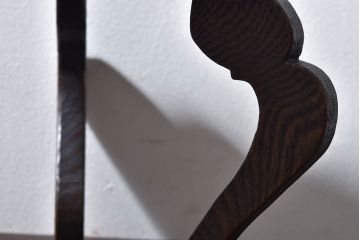 アンティーク雑貨　和製アンティーク　木目と質感が味わい深い総ケヤキ材の花台(飾り台)