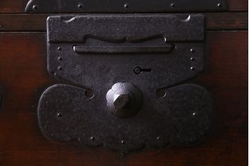 アンティーク家具　観音開き戸　アンティークチェスト(衣装箪笥、引き出し、重ね箪笥)