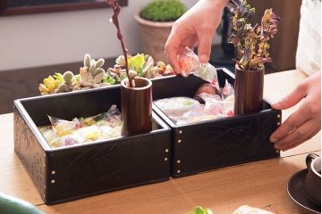 アンティーク雑貨　和製アンティーク　箱付　鹿角の装飾が存在感を引き立てる紫檀煙草盆2個セット