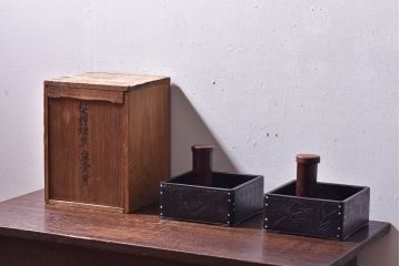 アンティーク雑貨　和製アンティーク　箱付　鹿角の装飾が存在感を引き立てる紫檀煙草盆2個セット