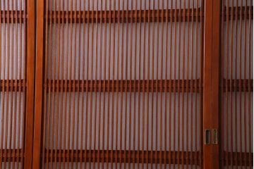 和製アンティーク　裏ガラス入り　艶やかな質感が魅力的なガラス格子戸(引き戸、建具)4枚セット