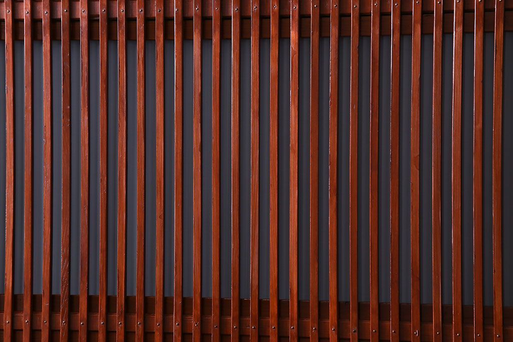 和製アンティーク　裏ガラス入り　艶やかな質感が魅力的なガラス格子戸(引き戸、建具)