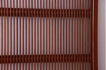 和製アンティーク　裏ガラス入り　艶やかな質感が魅力的なガラス格子戸(引き戸、建具)